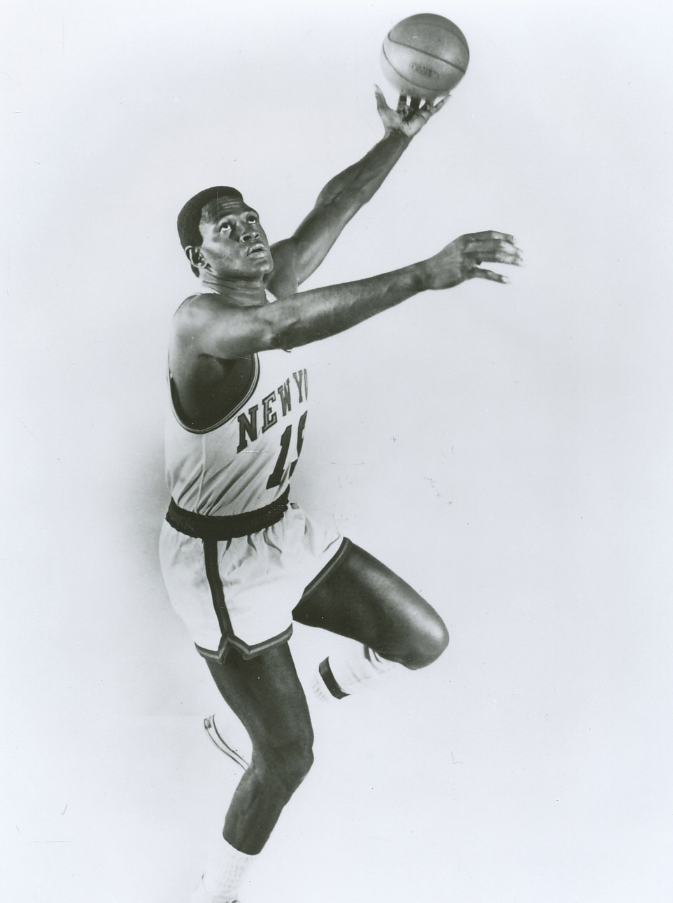 7 Awesome Willis Reed Cards to Honor the Legend